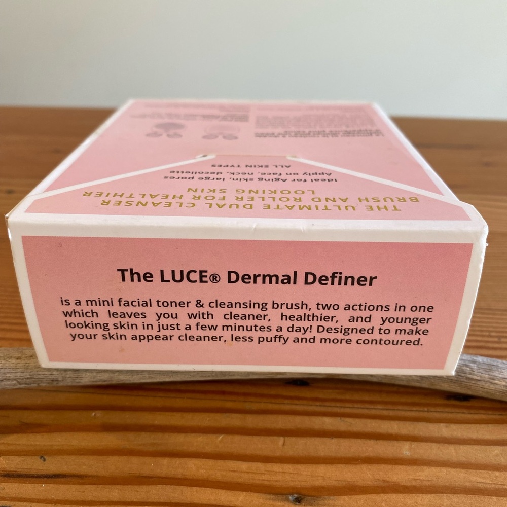 LUCE Dermal Definer - Picture 2 of 5